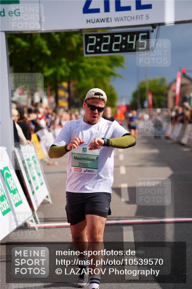 20.09.2026 - PSD Bank Halbmarathon LAZAROV Photography http://msf.ph/oto/10539570 20.09.2026 12:22:45 Ziel 1657, 1767, 2392, 3245, 3358, 4161, 4333, 4388 meine-sportfotos.de