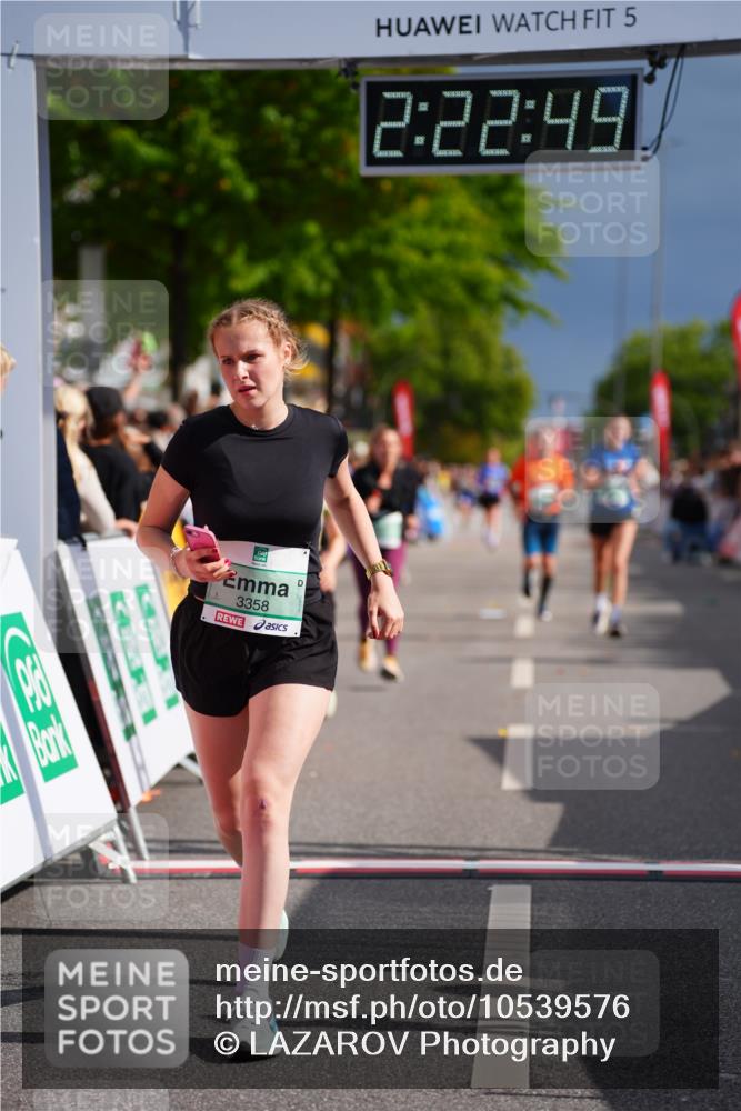 20.09.2026 - PSD Bank Halbmarathon LAZAROV Photography http://msf.ph/oto/10539576 20.09.2026 12:22:48 Ziel 1767, 1939, 2392, 3245, 3358, 4161 meine-sportfotos.de