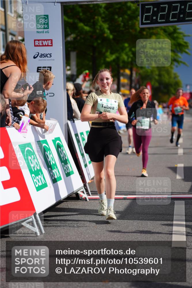 20.09.2026 - PSD Bank Halbmarathon LAZAROV Photography http://msf.ph/oto/10539601 20.09.2026 12:22:50 Ziel 1939, 2392, 2710, 3245, 3358, 3541, 4032 meine-sportfotos.de