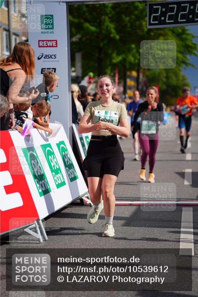 20.09.2026 - PSD Bank Halbmarathon LAZAROV Photography http://msf.ph/oto/10539612 20.09.2026 12:22:50 Ziel 1939, 2392, 2710, 3245, 3358, 3541, 4032 meine-sportfotos.de