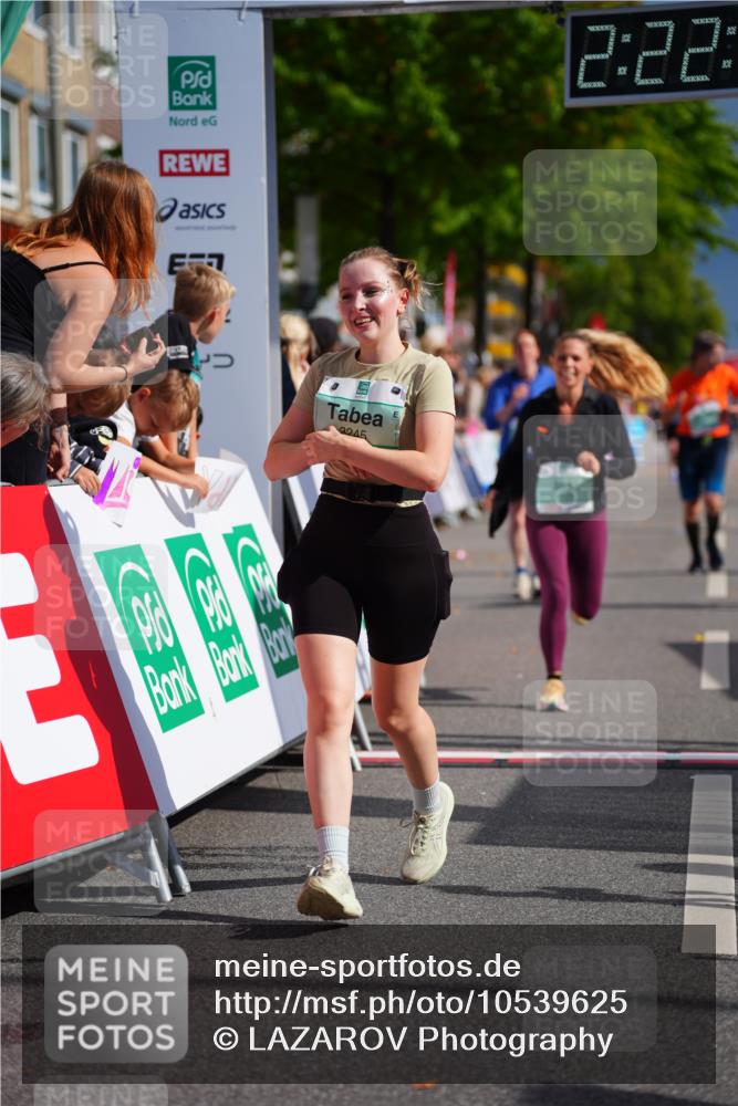 20.09.2026 - PSD Bank Halbmarathon LAZAROV Photography http://msf.ph/oto/10539625 20.09.2026 12:22:50 Ziel 1939, 2392, 2710, 3245, 3358, 3541, 4032 meine-sportfotos.de