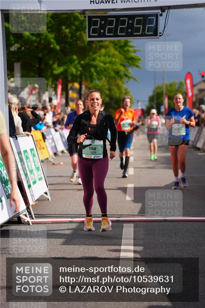 20.09.2026 - PSD Bank Halbmarathon LAZAROV Photography http://msf.ph/oto/10539631 20.09.2026 12:22:51 Ziel 1939, 2392, 2710, 3245, 3358, 3541, 4032 meine-sportfotos.de