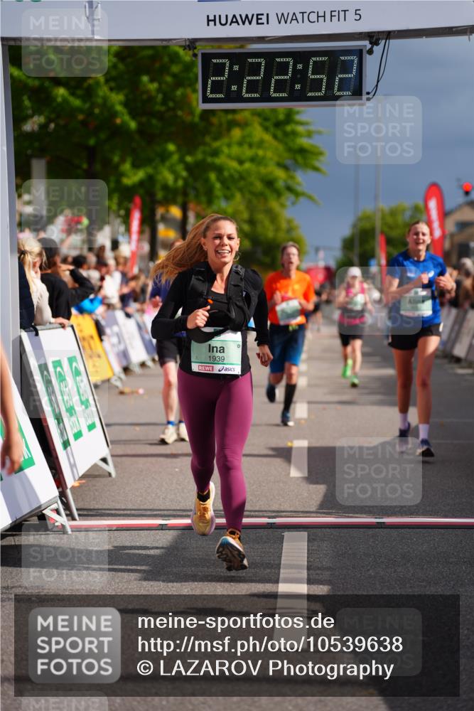 20.09.2026 - PSD Bank Halbmarathon LAZAROV Photography http://msf.ph/oto/10539638 20.09.2026 12:22:51 Ziel 1939, 2392, 2710, 3245, 3358, 3541, 4032 meine-sportfotos.de