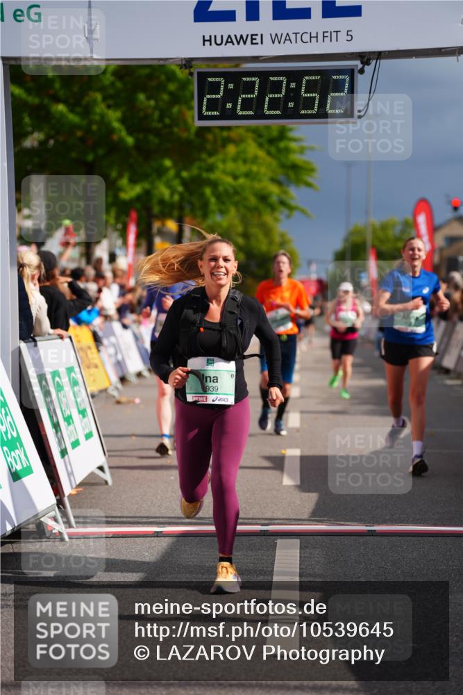 20.09.2026 - PSD Bank Halbmarathon LAZAROV Photography http://msf.ph/oto/10539645 20.09.2026 12:22:51 Ziel 1939, 2392, 2710, 3245, 3358, 3541, 4032 meine-sportfotos.de
