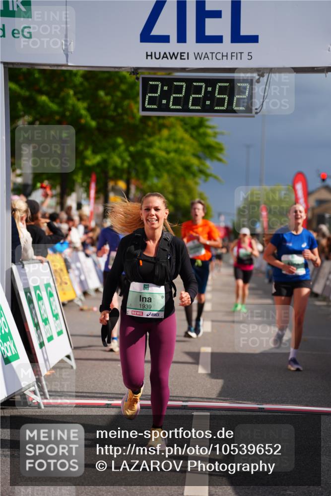 20.09.2026 - PSD Bank Halbmarathon LAZAROV Photography http://msf.ph/oto/10539652 20.09.2026 12:22:52 Ziel 1939, 2319, 2710, 3245, 3358, 3541, 4032 meine-sportfotos.de