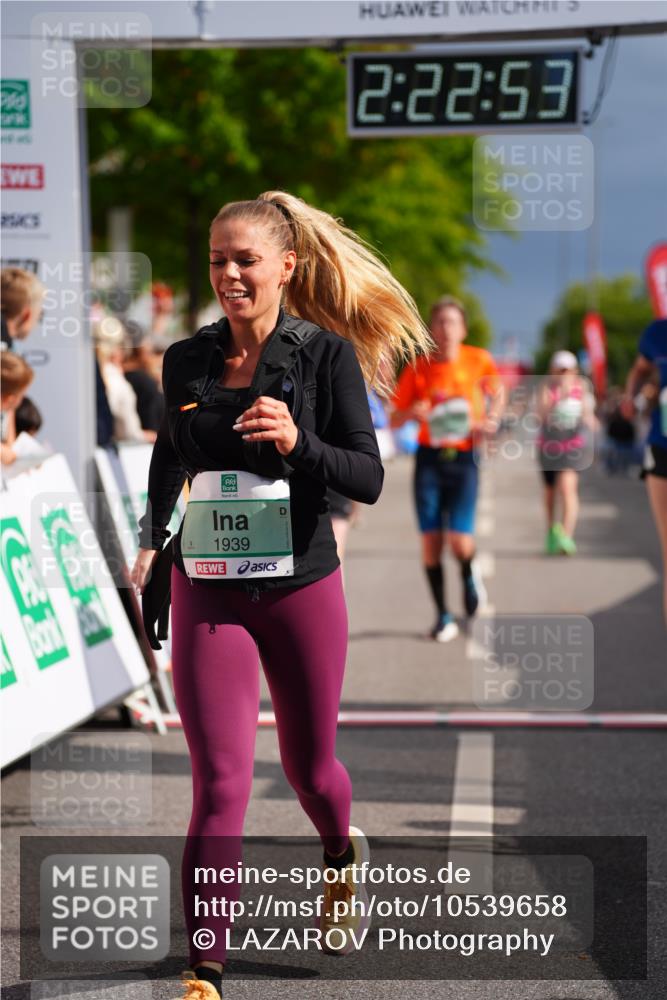 20.09.2026 - PSD Bank Halbmarathon LAZAROV Photography http://msf.ph/oto/10539658 20.09.2026 12:22:53 Ziel 1939, 2319, 2710, 3245, 3358, 3541, 4032 meine-sportfotos.de