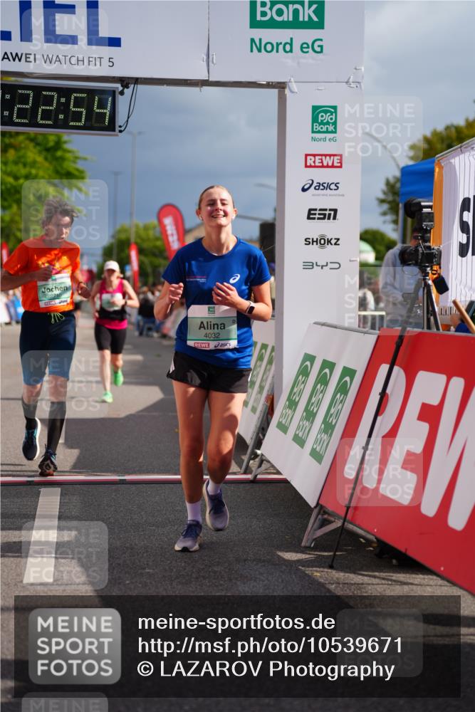 20.09.2026 - PSD Bank Halbmarathon LAZAROV Photography http://msf.ph/oto/10539671 20.09.2026 12:22:54 Ziel 1939, 2319, 2710, 3245, 3358, 3541, 4032 meine-sportfotos.de