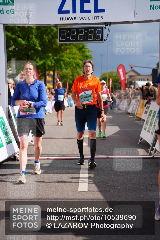 20.09.2026 - PSD Bank Halbmarathon LAZAROV Photography http://msf.ph/oto/10539690 20.09.2026 12:22:55 Ziel 1391, 1939, 2319, 2710, 3245, 3358, 3541, 4032 meine-sportfotos.de