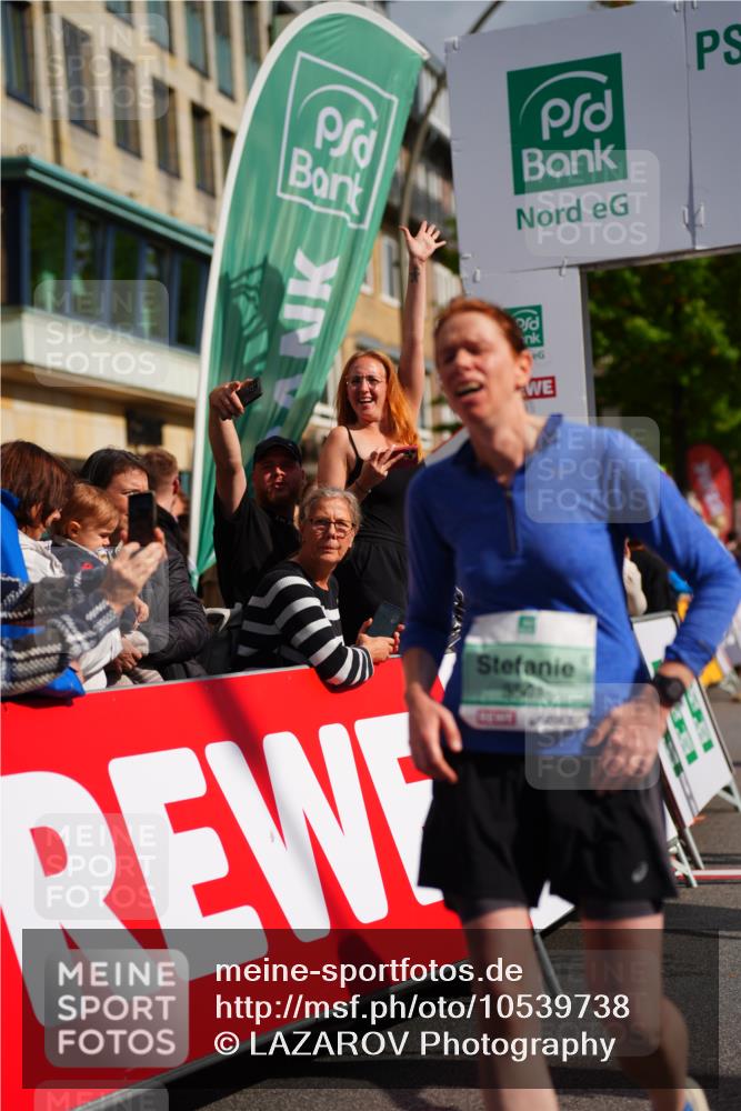 20.09.2026 - PSD Bank Halbmarathon LAZAROV Photography http://msf.ph/oto/10539738 20.09.2026 12:22:57 Ziel 1378, 1391, 1939, 2319, 2710, 3245, 3541, 4032 meine-sportfotos.de