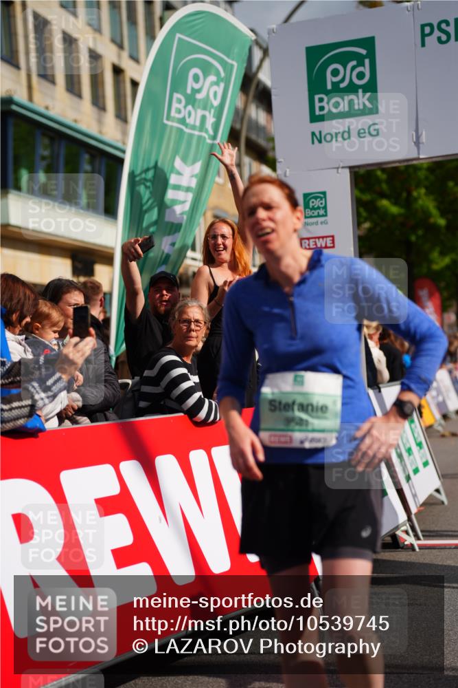 20.09.2026 - PSD Bank Halbmarathon LAZAROV Photography http://msf.ph/oto/10539745 20.09.2026 12:22:57 Ziel 1378, 1391, 1939, 2319, 2710, 3245, 3541, 4032 meine-sportfotos.de
