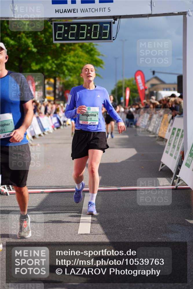 20.09.2026 - PSD Bank Halbmarathon LAZAROV Photography http://msf.ph/oto/10539763 20.09.2026 12:23:02 Ziel 1378, 1391, 2319, 2710, 3541 meine-sportfotos.de
