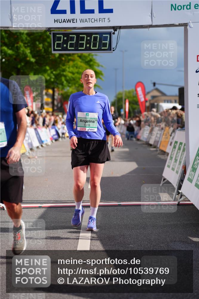 20.09.2026 - PSD Bank Halbmarathon LAZAROV Photography http://msf.ph/oto/10539769 20.09.2026 12:23:02 Ziel 1378, 1391, 2319, 2710, 3541 meine-sportfotos.de