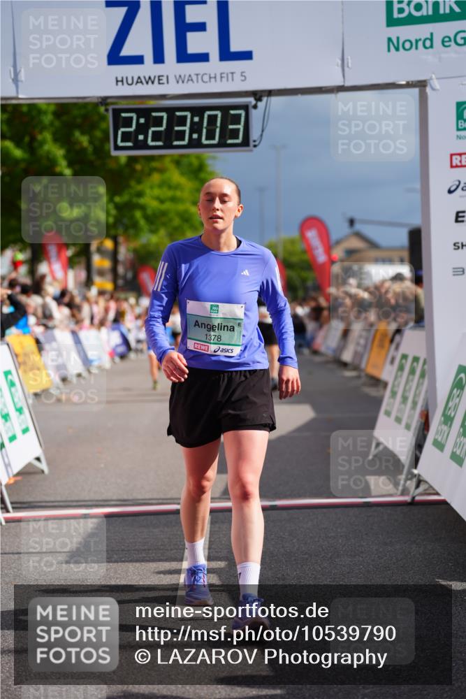 20.09.2026 - PSD Bank Halbmarathon LAZAROV Photography http://msf.ph/oto/10539790 20.09.2026 12:23:03 Ziel 1378, 1391, 2319, 2337 meine-sportfotos.de