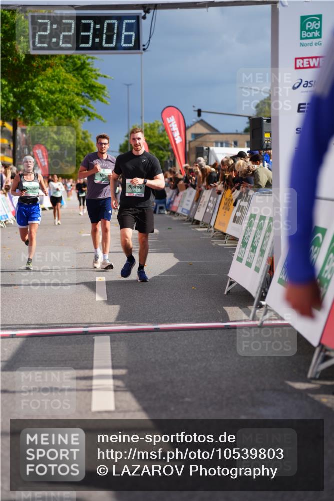 20.09.2026 - PSD Bank Halbmarathon LAZAROV Photography http://msf.ph/oto/10539803 20.09.2026 12:23:05 Ziel 1295, 1378, 1391, 2337, 4202 meine-sportfotos.de