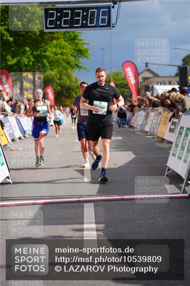 20.09.2026 - PSD Bank Halbmarathon LAZAROV Photography http://msf.ph/oto/10539809 20.09.2026 12:23:06 Ziel 1295, 1378, 1391, 2337, 4202 meine-sportfotos.de