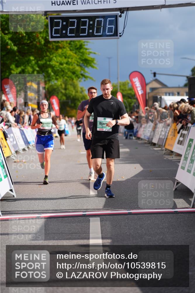 20.09.2026 - PSD Bank Halbmarathon LAZAROV Photography http://msf.ph/oto/10539815 20.09.2026 12:23:06 Ziel 1295, 1378, 1391, 2337, 4202 meine-sportfotos.de