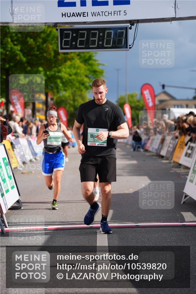 20.09.2026 - PSD Bank Halbmarathon LAZAROV Photography http://msf.ph/oto/10539820 20.09.2026 12:23:07 Ziel 1295, 1378, 1391, 2337, 4202 meine-sportfotos.de