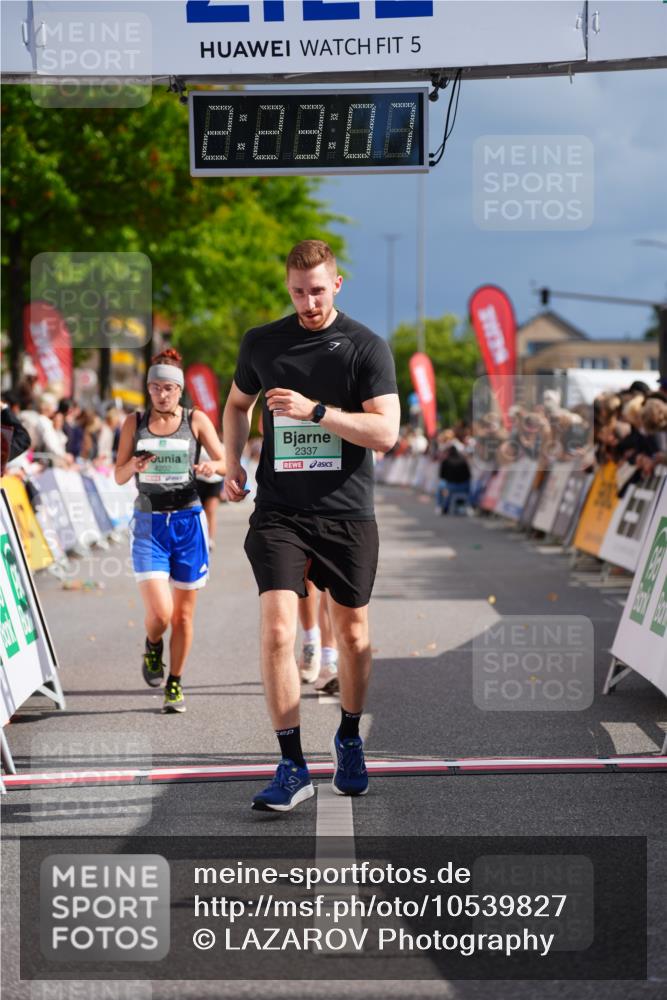 20.09.2026 - PSD Bank Halbmarathon LAZAROV Photography http://msf.ph/oto/10539827 20.09.2026 12:23:07 Ziel 1295, 1378, 1391, 2337, 4202 meine-sportfotos.de