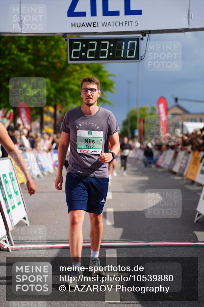 20.09.2026 - PSD Bank Halbmarathon LAZAROV Photography http://msf.ph/oto/10539880 20.09.2026 12:23:10 Ziel 1295, 2337, 4202, 4284 meine-sportfotos.de