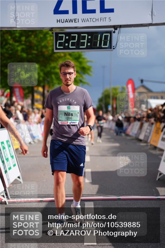20.09.2026 - PSD Bank Halbmarathon LAZAROV Photography http://msf.ph/oto/10539885 20.09.2026 12:23:10 Ziel 1295, 2337, 4202, 4284 meine-sportfotos.de