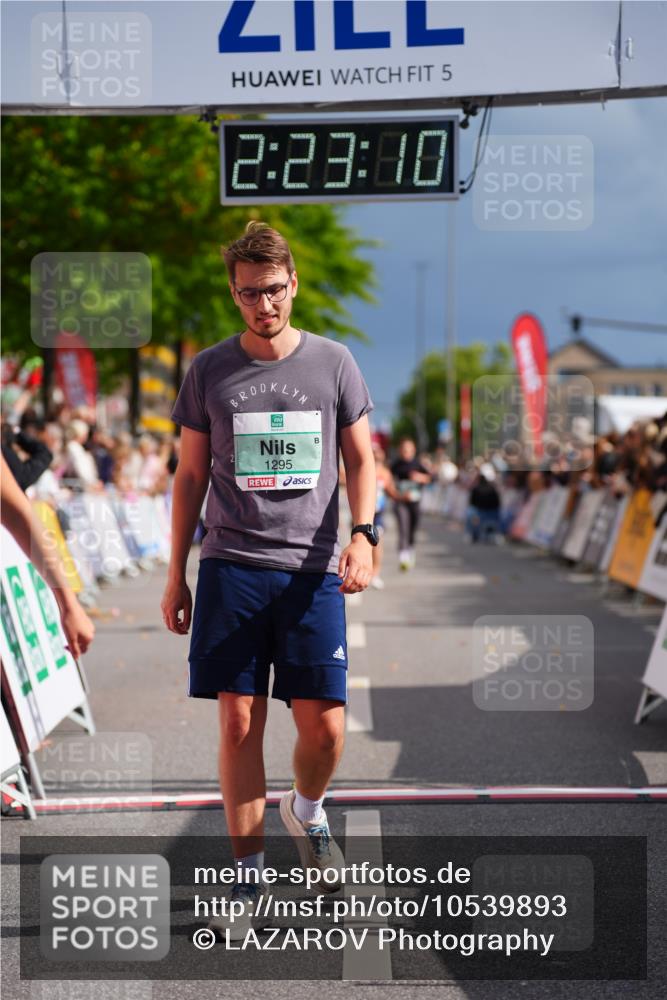 20.09.2026 - PSD Bank Halbmarathon LAZAROV Photography http://msf.ph/oto/10539893 20.09.2026 12:23:10 Ziel 1295, 2337, 4202, 4284 meine-sportfotos.de