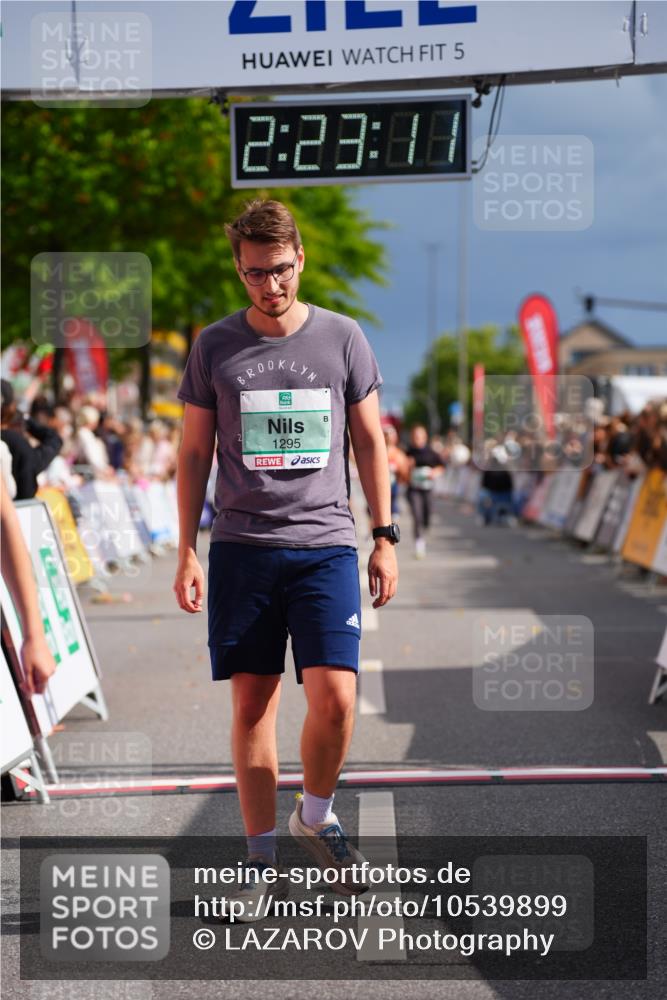 20.09.2026 - PSD Bank Halbmarathon LAZAROV Photography http://msf.ph/oto/10539899 20.09.2026 12:23:10 Ziel 1295, 2337, 4202, 4284 meine-sportfotos.de
