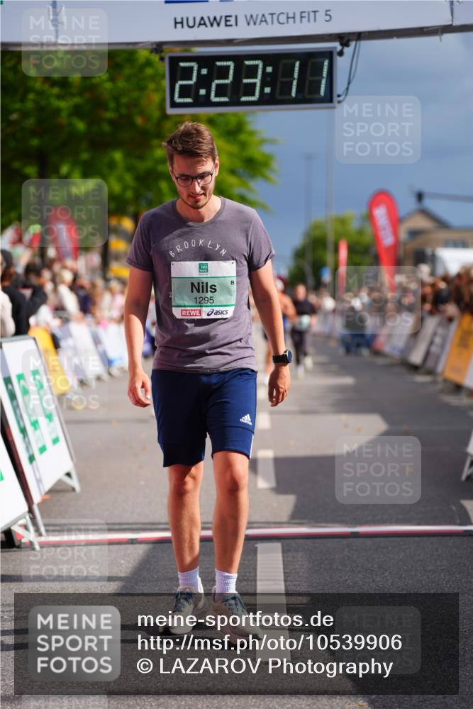 20.09.2026 - PSD Bank Halbmarathon LAZAROV Photography http://msf.ph/oto/10539906 20.09.2026 12:23:10 Ziel 1295, 2337, 4202, 4284 meine-sportfotos.de