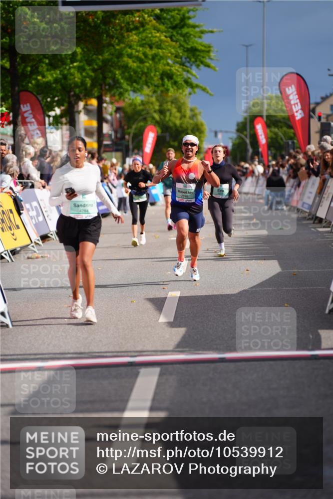 20.09.2026 - PSD Bank Halbmarathon LAZAROV Photography http://msf.ph/oto/10539912 20.09.2026 12:23:13 Ziel 1295, 2337, 2746, 4202, 4271, 4284 meine-sportfotos.de