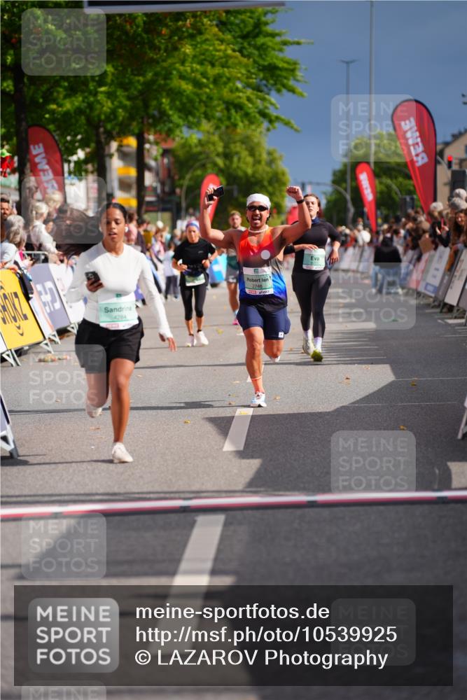 20.09.2026 - PSD Bank Halbmarathon LAZAROV Photography http://msf.ph/oto/10539925 20.09.2026 12:23:13 Ziel 1295, 2337, 2746, 4202, 4271, 4284 meine-sportfotos.de
