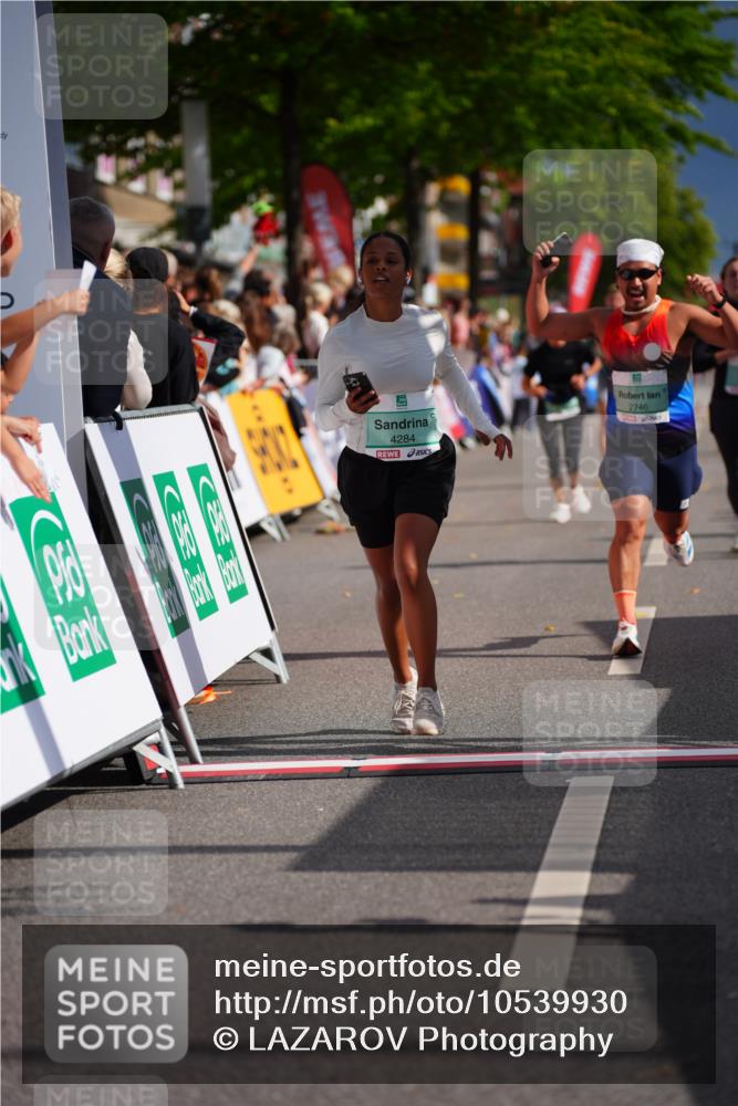 20.09.2026 - PSD Bank Halbmarathon LAZAROV Photography http://msf.ph/oto/10539930 20.09.2026 12:23:14 Ziel 1295, 2337, 2746, 4202, 4271, 4284 meine-sportfotos.de