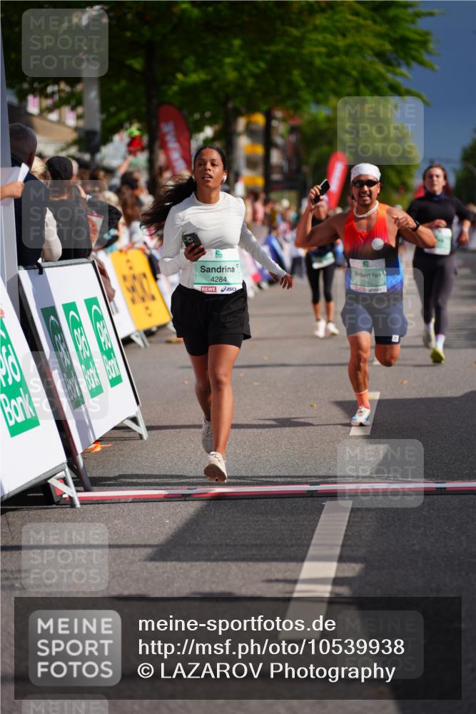 20.09.2026 - PSD Bank Halbmarathon LAZAROV Photography http://msf.ph/oto/10539938 20.09.2026 12:23:14 Ziel 1295, 2337, 2746, 4202, 4271, 4284 meine-sportfotos.de