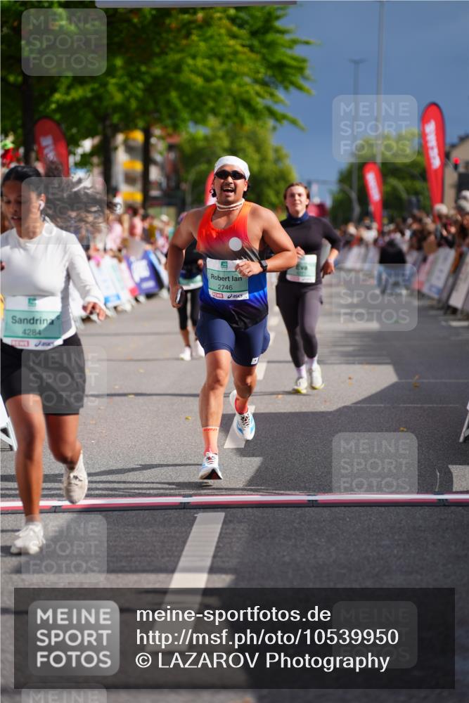 20.09.2026 - PSD Bank Halbmarathon LAZAROV Photography http://msf.ph/oto/10539950 20.09.2026 12:23:14 Ziel 1295, 2337, 2746, 4202, 4271, 4284 meine-sportfotos.de