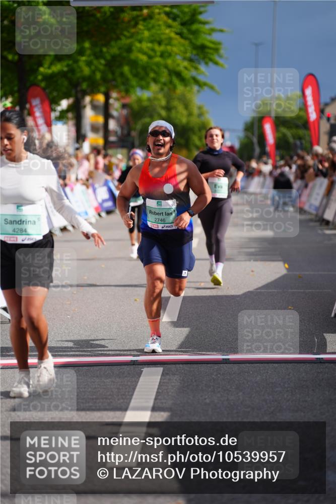 20.09.2026 - PSD Bank Halbmarathon LAZAROV Photography http://msf.ph/oto/10539957 20.09.2026 12:23:14 Ziel 1295, 2337, 2746, 4202, 4271, 4284 meine-sportfotos.de