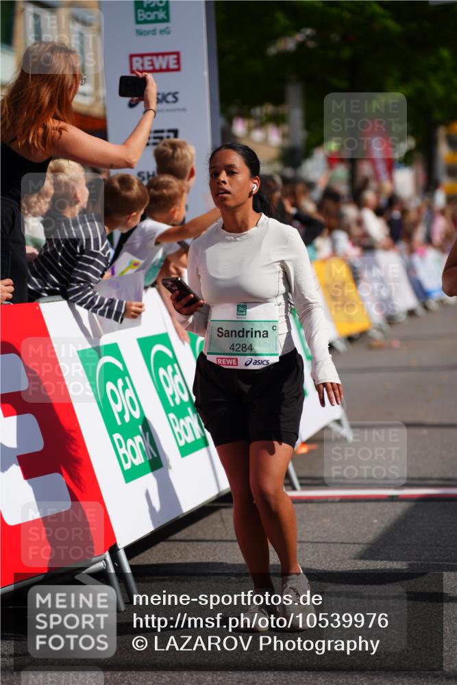 20.09.2026 - PSD Bank Halbmarathon LAZAROV Photography http://msf.ph/oto/10539976 20.09.2026 12:23:15 Ziel 1295, 2337, 2746, 2916, 4202, 4271, 4284 meine-sportfotos.de