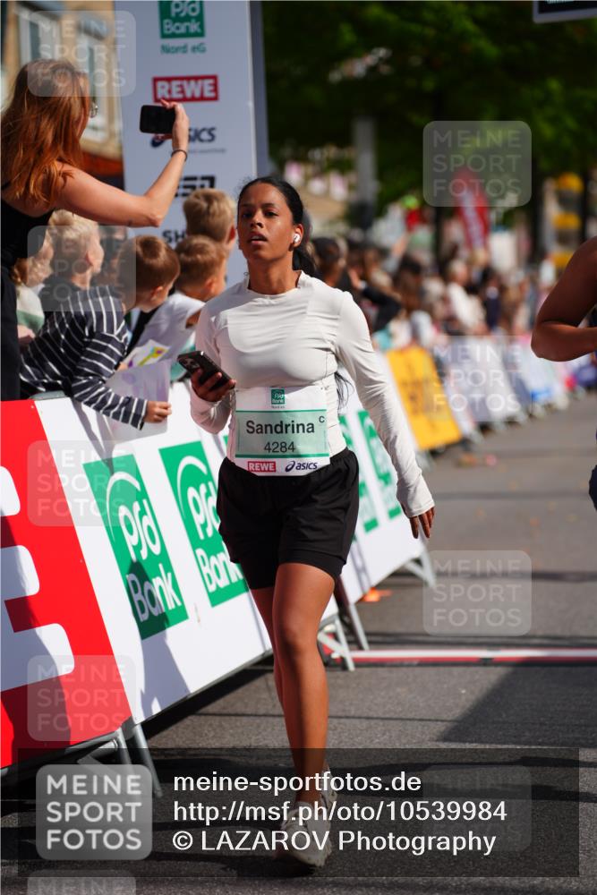 20.09.2026 - PSD Bank Halbmarathon LAZAROV Photography http://msf.ph/oto/10539984 20.09.2026 12:23:15 Ziel 1295, 2337, 2746, 2916, 4202, 4271, 4284 meine-sportfotos.de