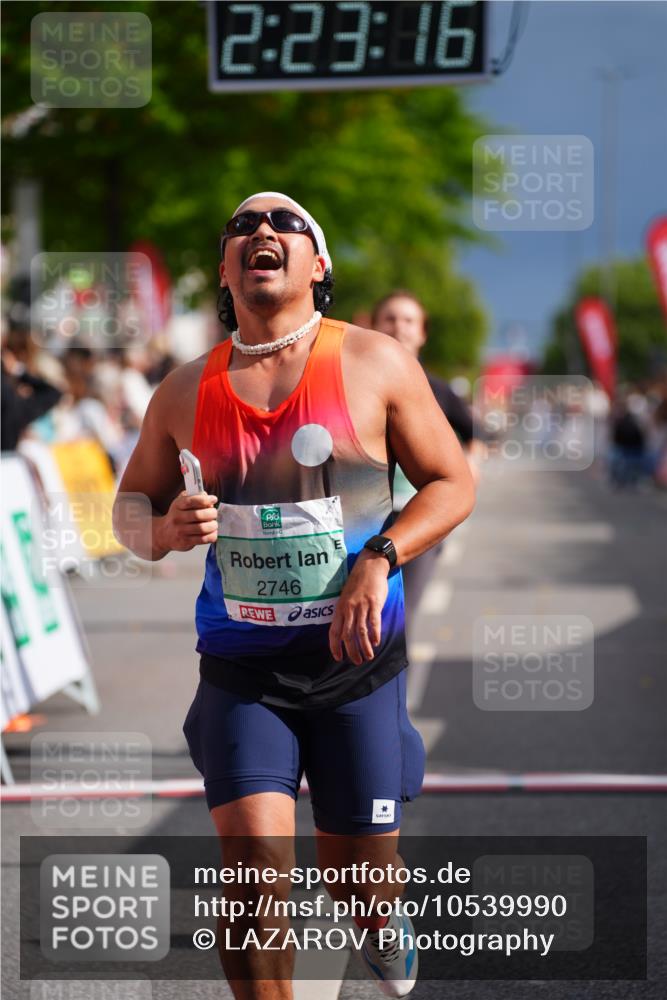 20.09.2026 - PSD Bank Halbmarathon LAZAROV Photography http://msf.ph/oto/10539990 20.09.2026 12:23:16 Ziel 1295, 2746, 2916, 4202, 4271, 4284 meine-sportfotos.de