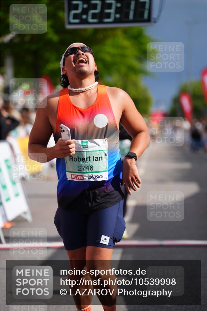 20.09.2026 - PSD Bank Halbmarathon LAZAROV Photography http://msf.ph/oto/10539998 20.09.2026 12:23:16 Ziel 1295, 2746, 2916, 4202, 4271, 4284 meine-sportfotos.de