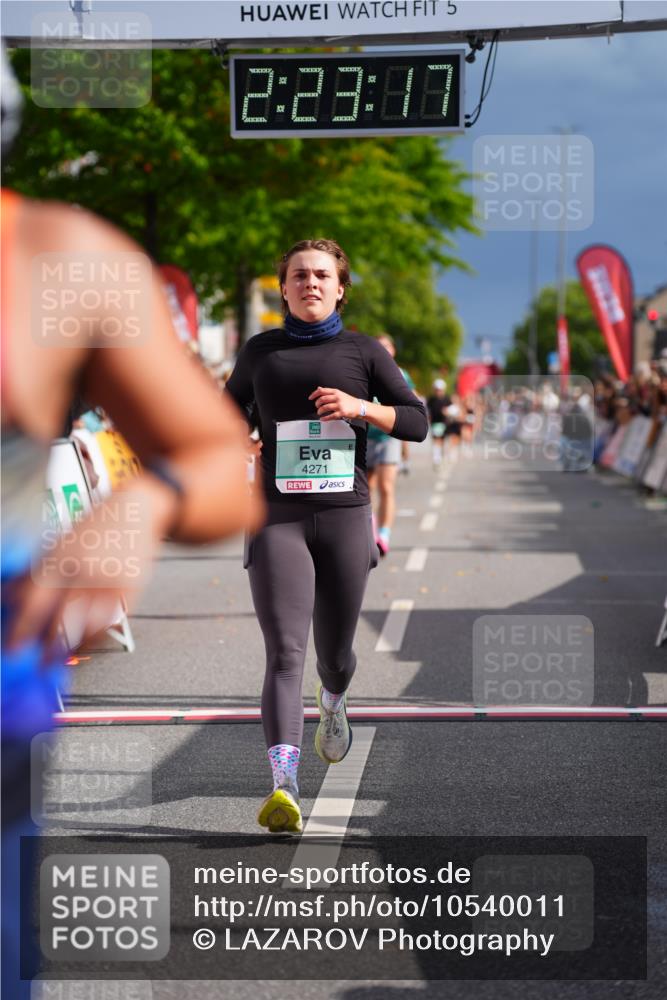 20.09.2026 - PSD Bank Halbmarathon LAZAROV Photography http://msf.ph/oto/10540011 20.09.2026 12:23:17 Ziel 2193, 2746, 2916, 4271, 4284 meine-sportfotos.de