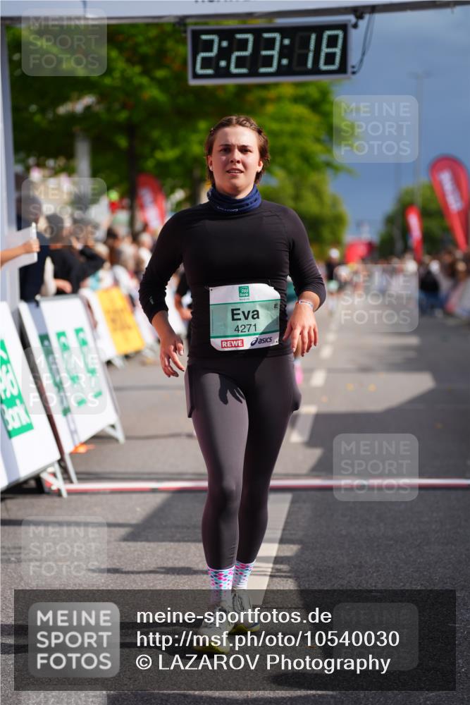 20.09.2026 - PSD Bank Halbmarathon LAZAROV Photography http://msf.ph/oto/10540030 20.09.2026 12:23:18 Ziel 2193, 2746, 2916, 4271, 4284 meine-sportfotos.de
