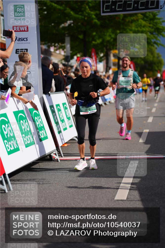 20.09.2026 - PSD Bank Halbmarathon LAZAROV Photography http://msf.ph/oto/10540037 20.09.2026 12:23:19 Ziel 2193, 2746, 2916, 4271, 4284 meine-sportfotos.de