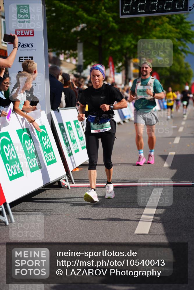 20.09.2026 - PSD Bank Halbmarathon LAZAROV Photography http://msf.ph/oto/10540043 20.09.2026 12:23:19 Ziel 2193, 2746, 2916, 4271, 4284 meine-sportfotos.de