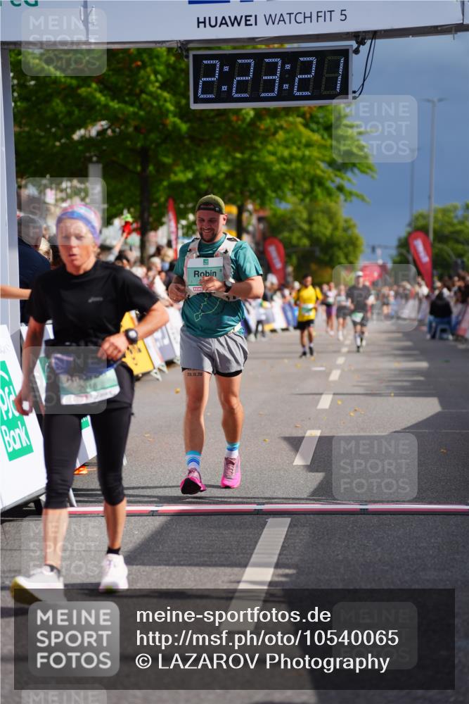 20.09.2026 - PSD Bank Halbmarathon LAZAROV Photography http://msf.ph/oto/10540065 20.09.2026 12:23:20 Ziel 2193, 2746, 2916, 4271, 4284 meine-sportfotos.de