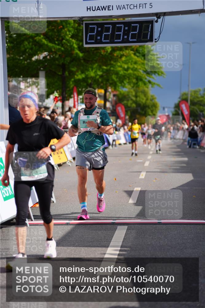 20.09.2026 - PSD Bank Halbmarathon LAZAROV Photography http://msf.ph/oto/10540070 20.09.2026 12:23:20 Ziel 2193, 2746, 2916, 4271, 4284 meine-sportfotos.de