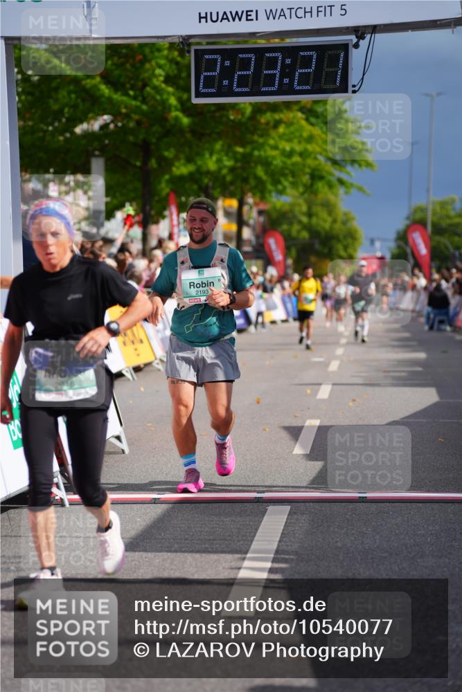 20.09.2026 - PSD Bank Halbmarathon LAZAROV Photography http://msf.ph/oto/10540077 20.09.2026 12:23:21 Ziel 2193, 2746, 2916, 4271, 4284 meine-sportfotos.de