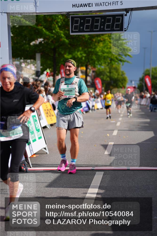 20.09.2026 - PSD Bank Halbmarathon LAZAROV Photography http://msf.ph/oto/10540084 20.09.2026 12:23:21 Ziel 2193, 2746, 2916, 4271, 4284 meine-sportfotos.de