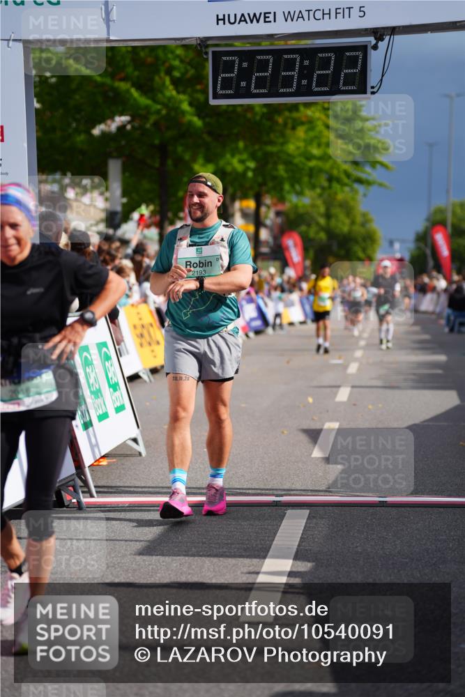 20.09.2026 - PSD Bank Halbmarathon LAZAROV Photography http://msf.ph/oto/10540091 20.09.2026 12:23:21 Ziel 2193, 2746, 2916, 4271, 4284 meine-sportfotos.de