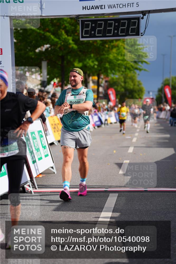 20.09.2026 - PSD Bank Halbmarathon LAZAROV Photography http://msf.ph/oto/10540098 20.09.2026 12:23:21 Ziel 2193, 2746, 2916, 4271, 4284 meine-sportfotos.de