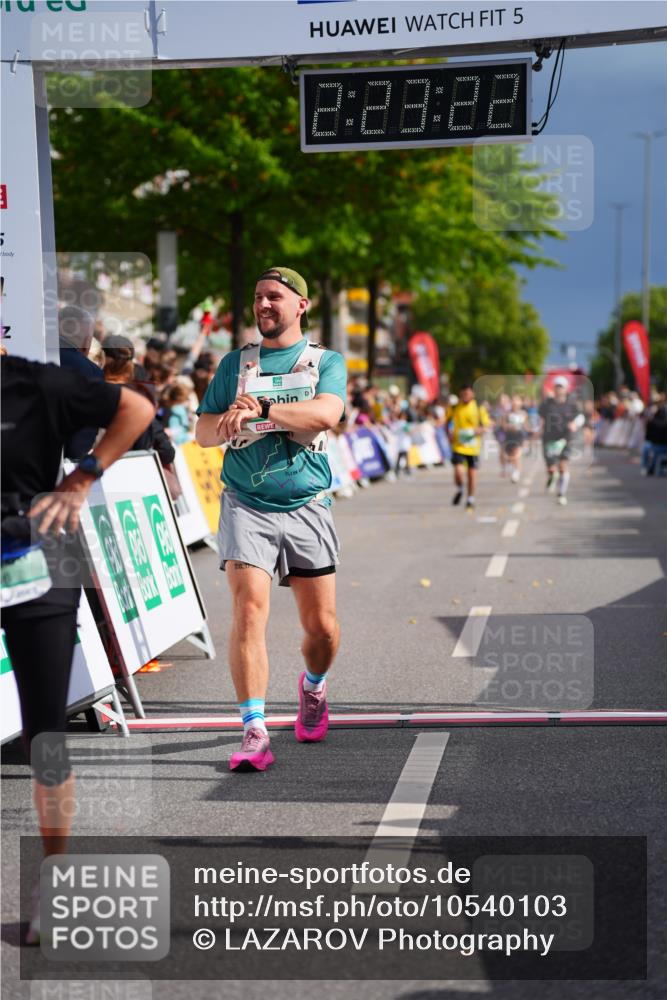 20.09.2026 - PSD Bank Halbmarathon LAZAROV Photography http://msf.ph/oto/10540103 20.09.2026 12:23:21 Ziel 2193, 2746, 2916, 4271, 4284 meine-sportfotos.de