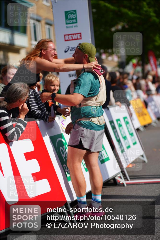 20.09.2026 - PSD Bank Halbmarathon LAZAROV Photography http://msf.ph/oto/10540126 20.09.2026 12:23:24 Ziel 2193, 2916, 4271, 4667 meine-sportfotos.de
