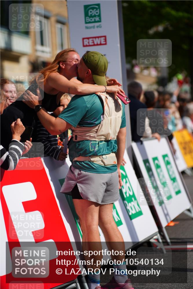 20.09.2026 - PSD Bank Halbmarathon LAZAROV Photography http://msf.ph/oto/10540134 20.09.2026 12:23:25 Ziel 2193, 2916, 4667 meine-sportfotos.de
